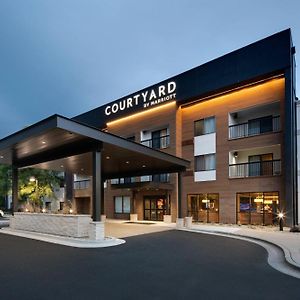 Courtyard Grand Rapids Airport